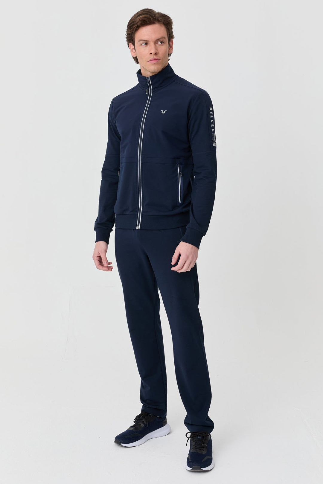 Herren-Trainingsanzug mit Tasche