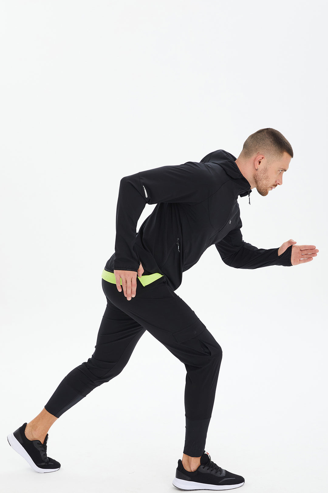 Herren-Jogginghose aus dünnem, gewebtem Stoff mit Cargotasche, einfarbig, Sport- und Freizeit-Jogginghose