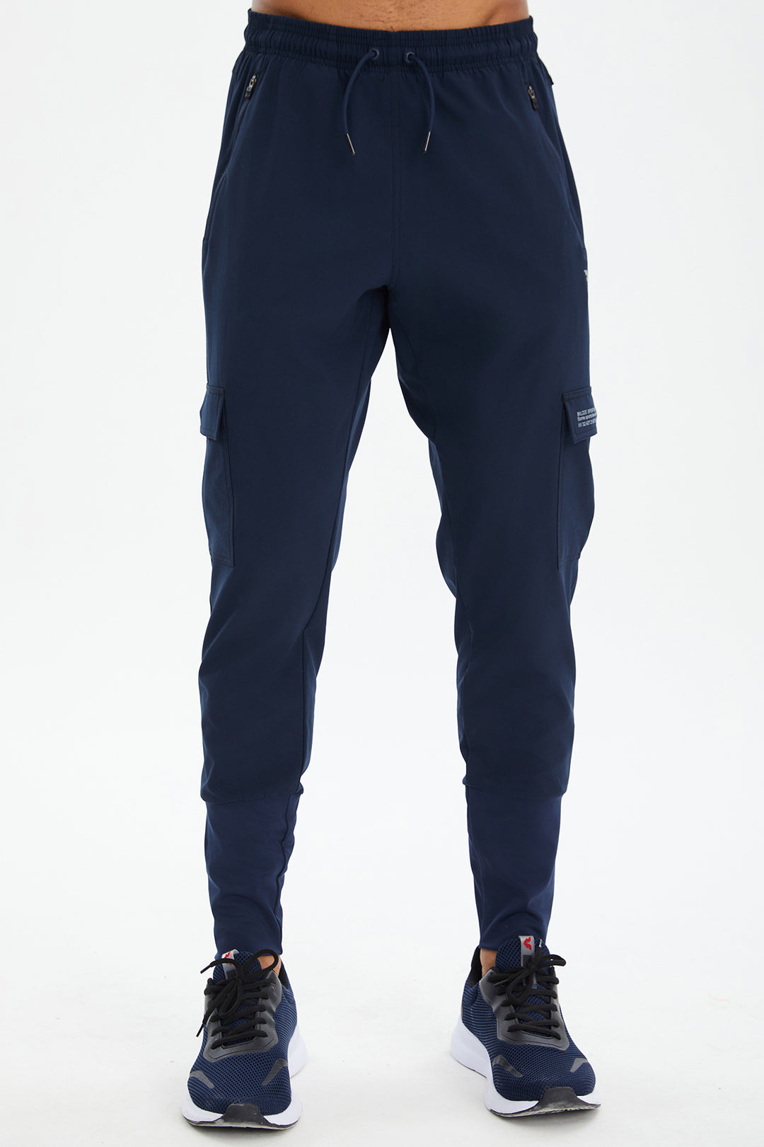 Herren-Jogginghose aus dünnem, gewebtem Stoff mit Cargotasche, einfarbig, Sport- und Freizeit-Jogginghose